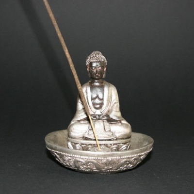 Japanse Boeddha zittend wierookhouder, poly, zilver 10cm (290)